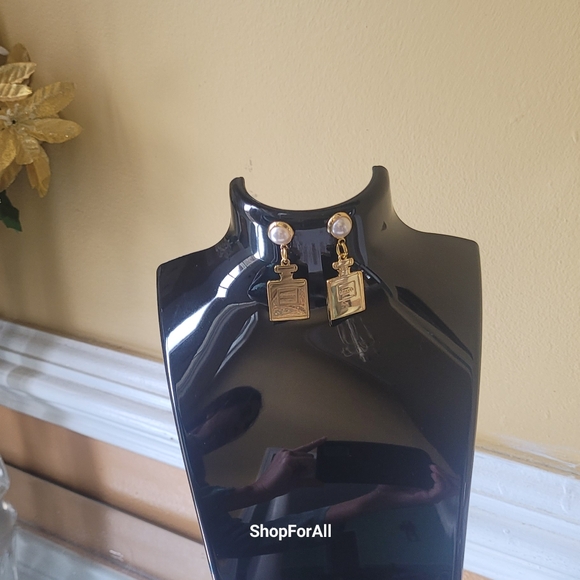 Chanel - Picture 15 of 16